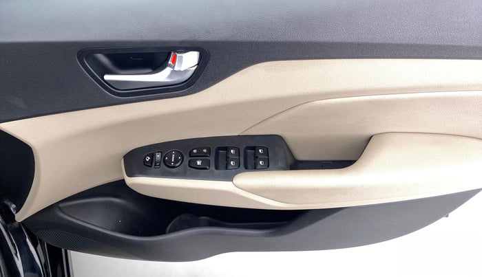 2018 Hyundai Verna 1.6 SX VTVT AT (O), Petrol, Automatic, 25,129 km, Driver Side Door Panels Control