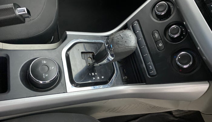 2019 Tata NEXON XMA 1.2, Petrol, Automatic, 48,872 km, Gear lever - Knob cover torn