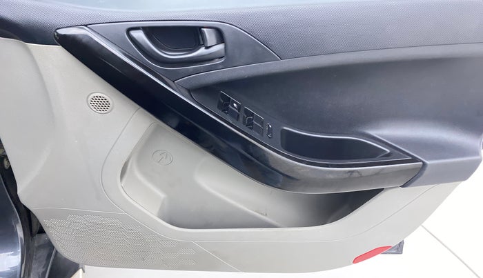 2019 Tata NEXON XMA 1.2, Petrol, Automatic, 48,872 km, Driver Side Door Panels Control