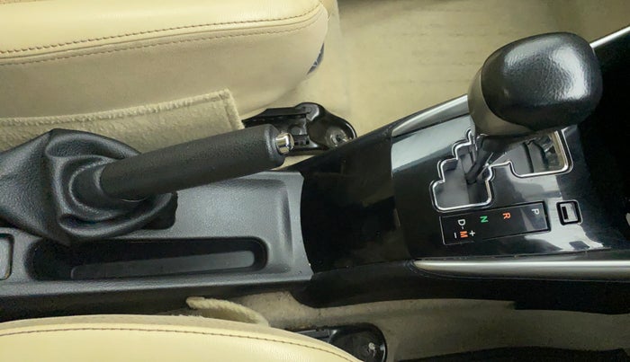2018 Toyota YARIS VX CVT, Petrol, Automatic, 36,895 km, Gear Lever
