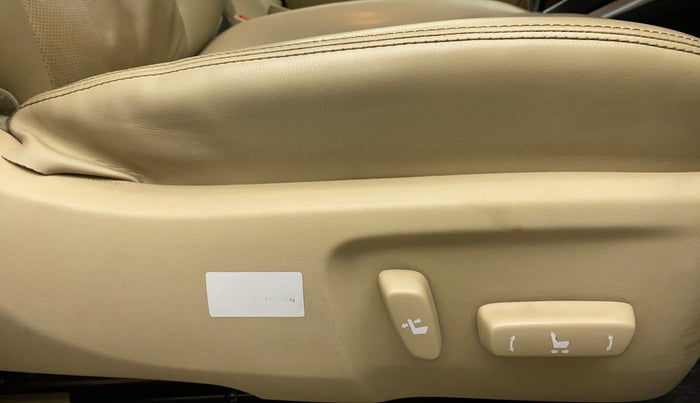 2018 Toyota YARIS VX CVT, Petrol, Automatic, 36,895 km, Driver Side Adjustment Panel