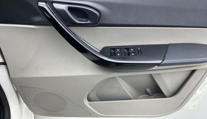 2017 Tata Tiago XM 1.2 REVOTRON, Petrol, Manual, 27,778 km, Driver Side Door Panels Control