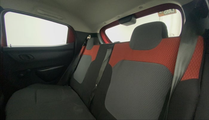 2015 Renault Kwid RXT 0.8 (O), Petrol, Manual, 22,345 km, Right Side Rear Door Cabin