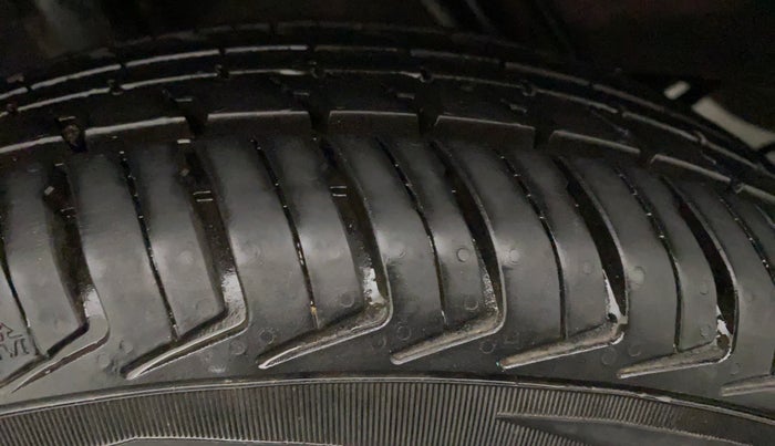 2015 Renault Kwid RXT 0.8 (O), Petrol, Manual, 22,345 km, Left Rear Tyre Tread