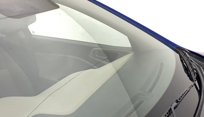 2014 Hyundai Elite i20 ASTA 1.2, Petrol, Manual, 1,12,325 km, Front windshield - Minor spot on windshield
