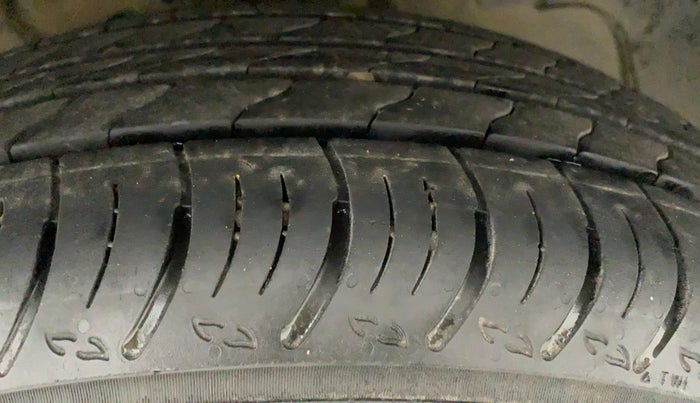 2018 Tata NEXON XM PETROL, CNG, Manual, 91,460 km, Right Rear Tyre Tread