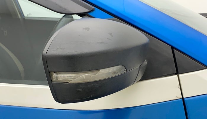 2018 Tata NEXON XM PETROL, CNG, Manual, 91,760 km, Right rear-view mirror - Indicator light has minor damage