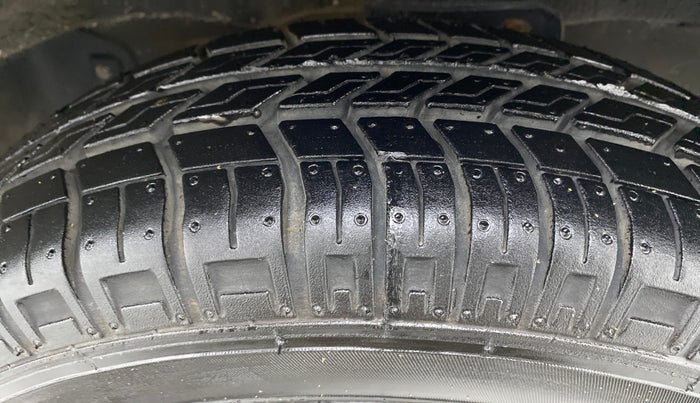 2018 Maruti Eeco 5 STR WITH AC PLUSHTR, Petrol, Manual, 37,999 km, Right Front Tyre Tread