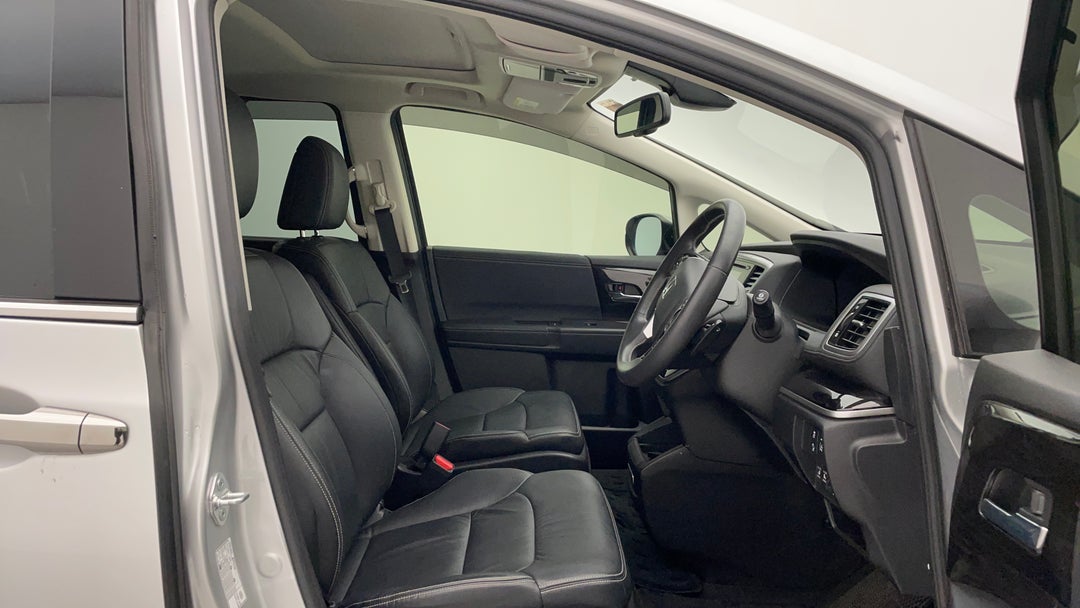 2018 Honda Odyssey Vti-l, Automatic, 64299 km, Right Side Front Door Cabin View