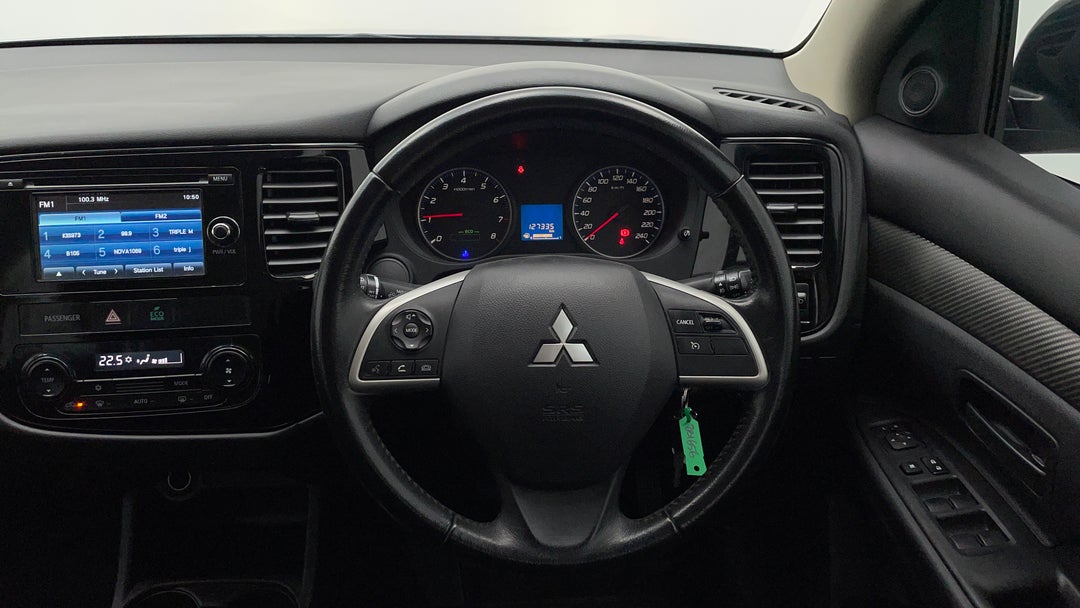 2014 Mitsubishi Outlander Es (4x2), Manual, 127335 km, Steering Wheel Close-up