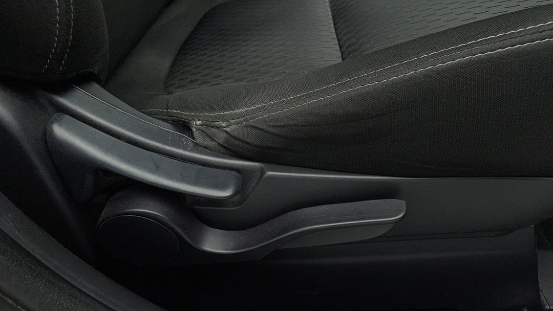 2014 Mitsubishi Outlander Es (4x2), Manual, 127335 km, Drivers Side Adjustment Panel