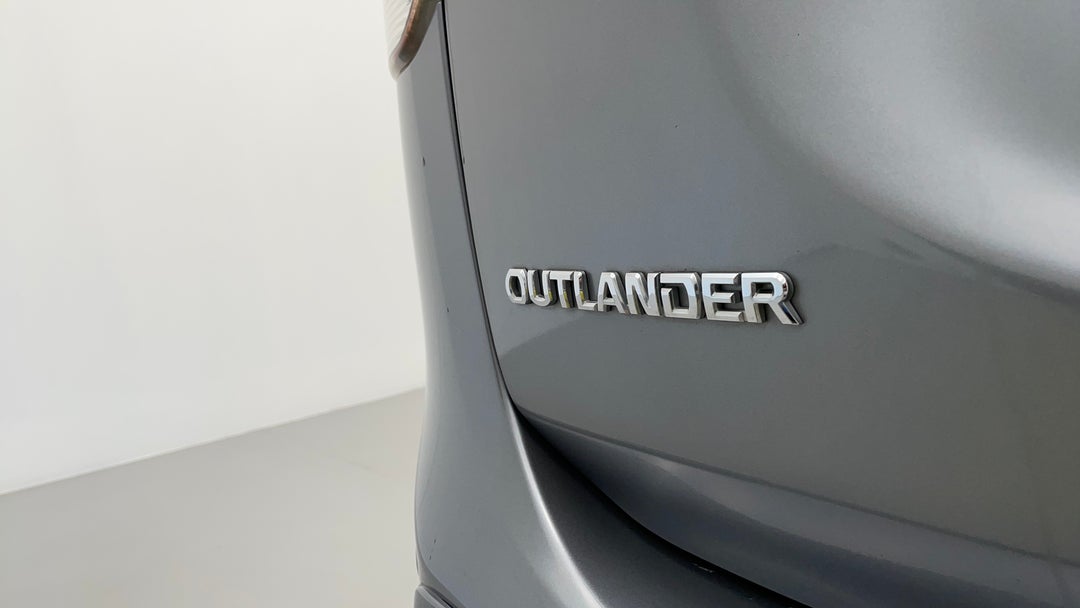 2014 Mitsubishi Outlander Es (4x2), Manual, 127335 km, Badge (Boot Left Side)