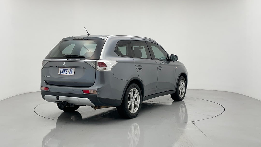 2014 Mitsubishi Outlander Es (4x2), Manual, 127335 km, Right Back Diagonal (45- Degree) View