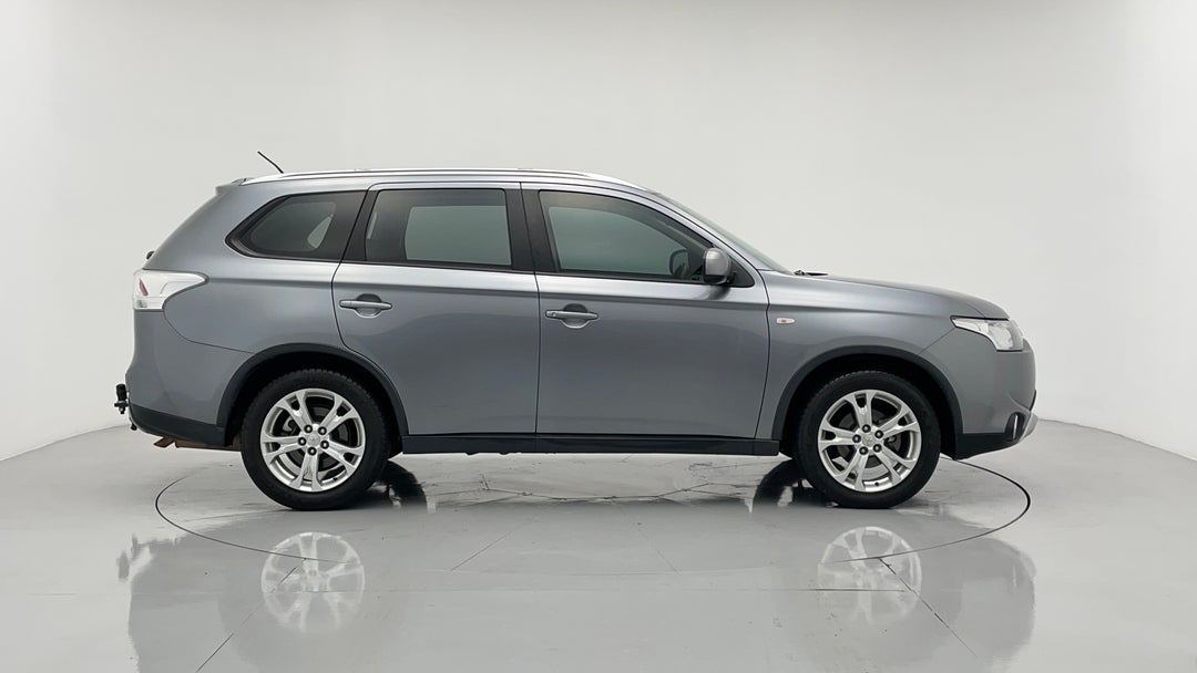 2014 Mitsubishi Outlander Es (4x2), Manual, 127335 km, Right Side View
