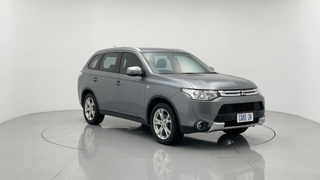2014 Mitsubishi Outlander Es (4x2), Manual, 127335 km, Right Front Diagonal (45- Degree) View