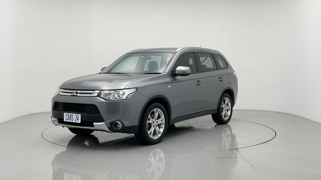 2014 Mitsubishi Outlander Es (4x2), Manual, 127335 km, Left Front Diagonal (45- Degree) View