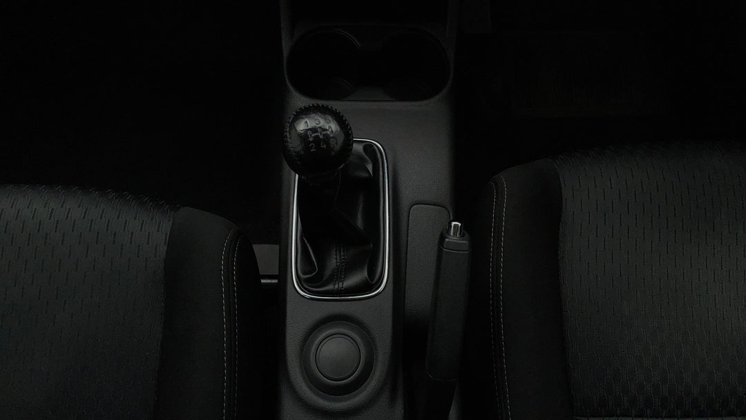 2014 Mitsubishi Outlander Es (4x2), Manual, 127335 km, Gear Lever 