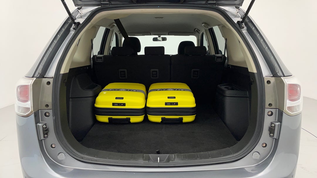 2014 Mitsubishi Outlander Es (4x2), Manual, 127335 km, Boot Inside View with Luggage