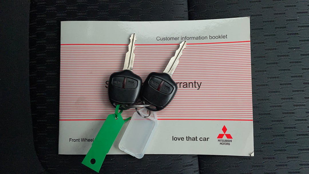 2014 Mitsubishi Outlander Es (4x2), Manual, 127335 km, Key Close-up