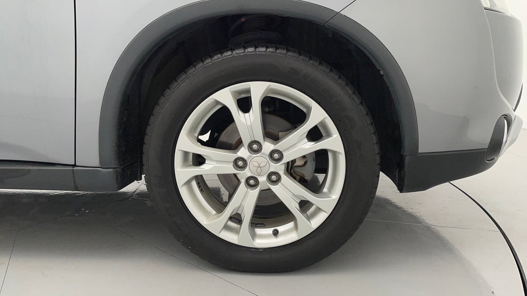 2014 Mitsubishi Outlander Es (4x2), Manual, 127335 km, Right Front Wheel