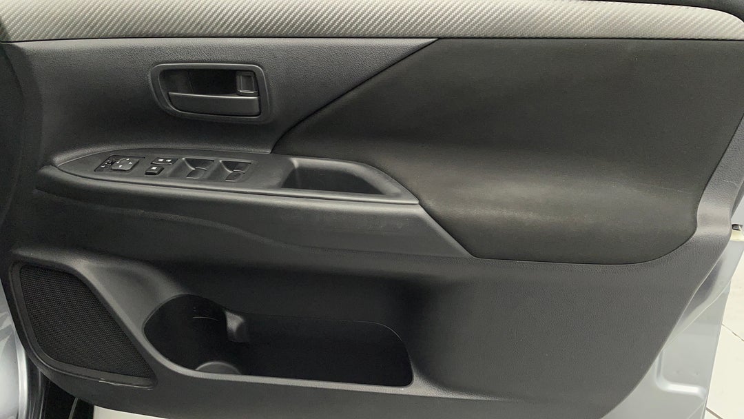 2014 Mitsubishi Outlander Es (4x2), Manual, 127335 km, Speaker View