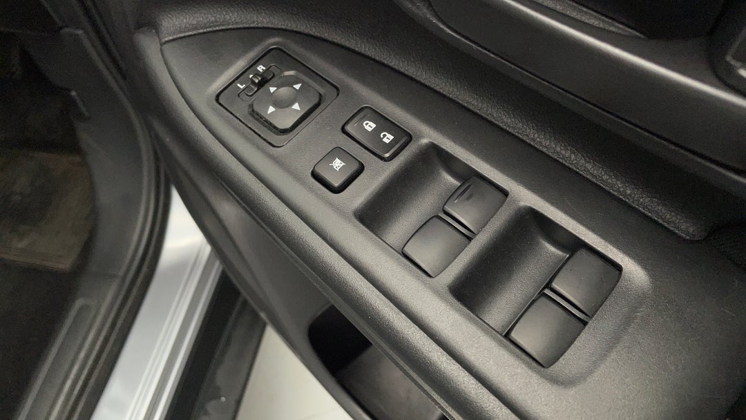 2014 Mitsubishi Outlander Es (4x2), Manual, 127335 km, Drivers Side Door Panel Controls