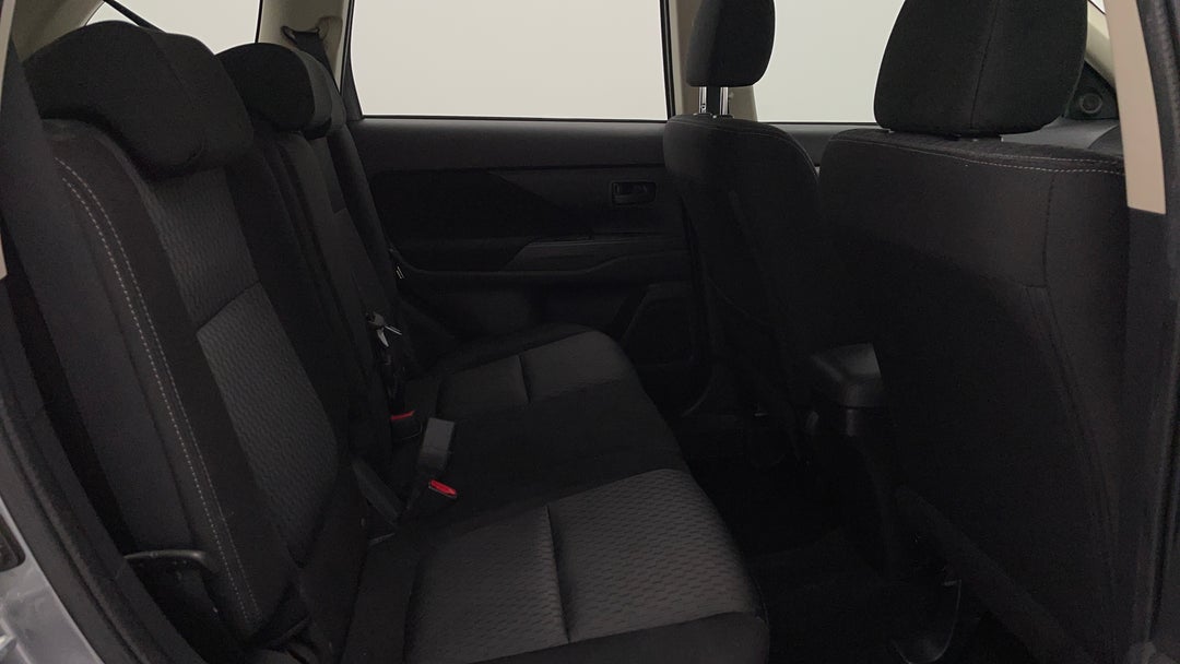 2014 Mitsubishi Outlander Es (4x2), Manual, 127335 km, Right Side Rear Door Cabin View