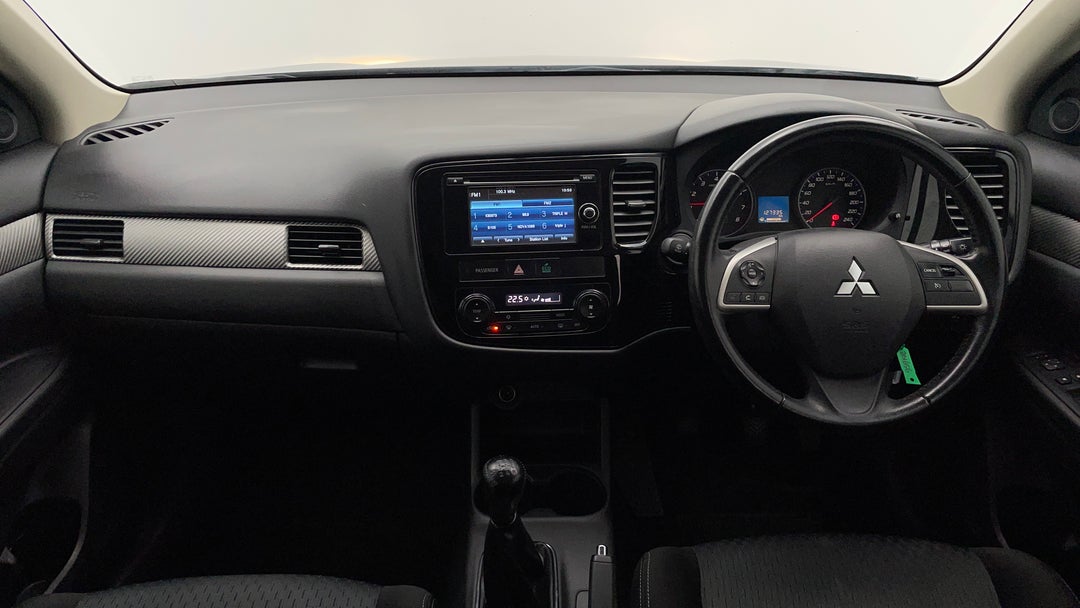 2014 Mitsubishi Outlander Es (4x2), Manual, 127335 km, Dashboard View