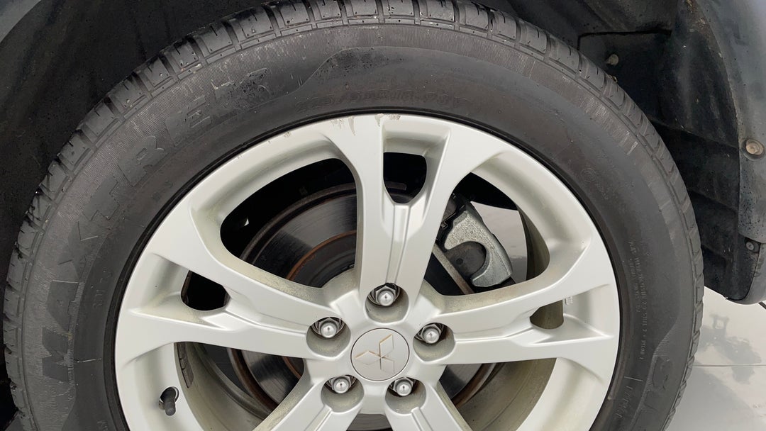 2014 Mitsubishi Outlander Es (4x2), Manual, 127335 km, Wheels Rim Rear LHS Scratch