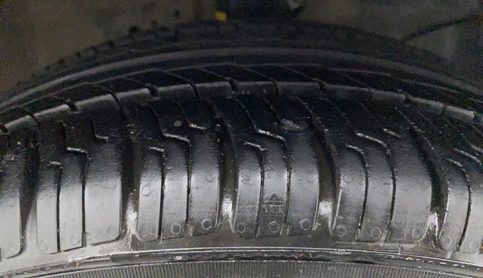 2015 Honda Brio S MT, Petrol, Manual, 1,11,585 km, Right Front Tyre Tread