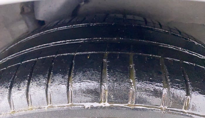 2014 Hyundai i10 SPORTZ 1.1 IRDE2, Petrol, Manual, 49,043 km, Left Rear Tyre Tread