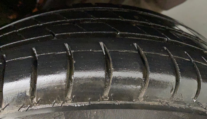 2014 Maruti Wagon R 1.0 VXI, Petrol, Manual, 49,301 km, Left Rear Tyre Tread