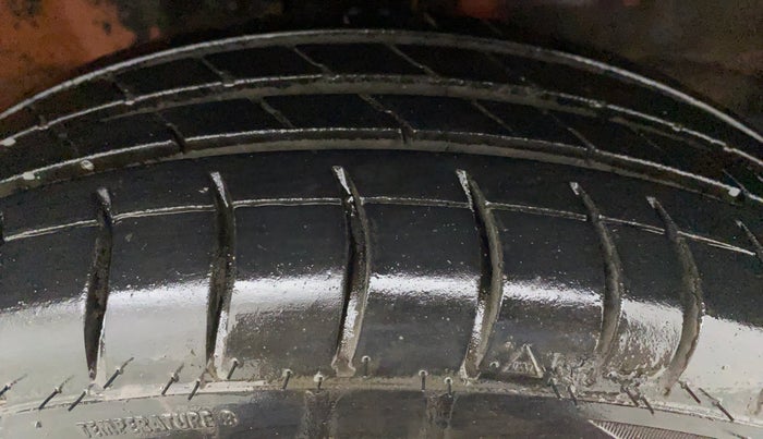 2014 Maruti Wagon R 1.0 VXI, Petrol, Manual, 49,301 km, Right Front Tyre Tread
