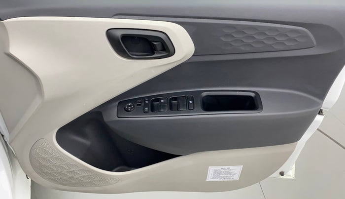 2022 Hyundai AURA S 1.2 CNG, CNG, Manual, 28,182 km, Driver Side Door Panels Control