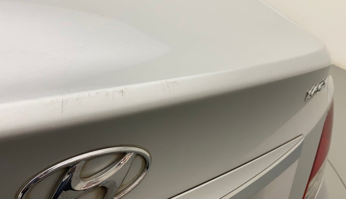 2014 Hyundai Verna FLUIDIC 1.6 VTVT SX AT, Petrol, Automatic, 1,07,887 km, Dicky (Boot door) - Minor scratches
