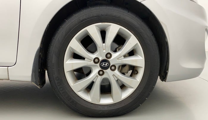 2014 Hyundai Verna FLUIDIC 1.6 VTVT SX AT, Petrol, Automatic, 1,07,887 km, Right Front Wheel