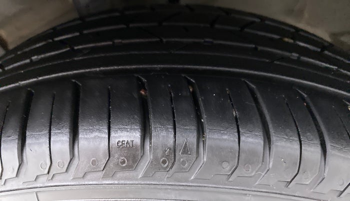 2015 Maruti Ciaz ZDI+ SHVS, Diesel, Manual, 57,600 km, Left Front Tyre Tread