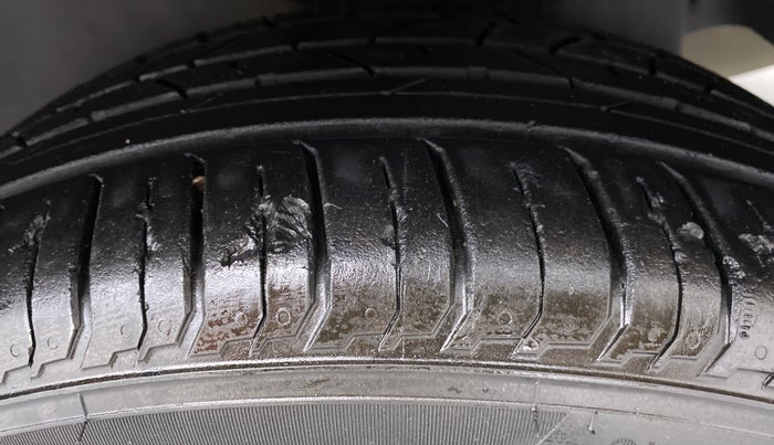 2015 Maruti Ciaz ZDI+ SHVS, Diesel, Manual, 57,600 km, Left Rear Tyre Tread