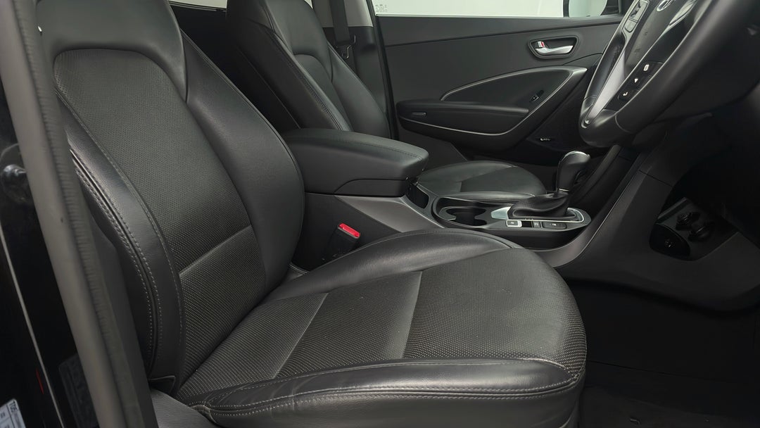 2015 Hyundai Santa Fe Highlander Crdi (4x4), Automatic, 77907 km, Right Side Front Door Cabin View