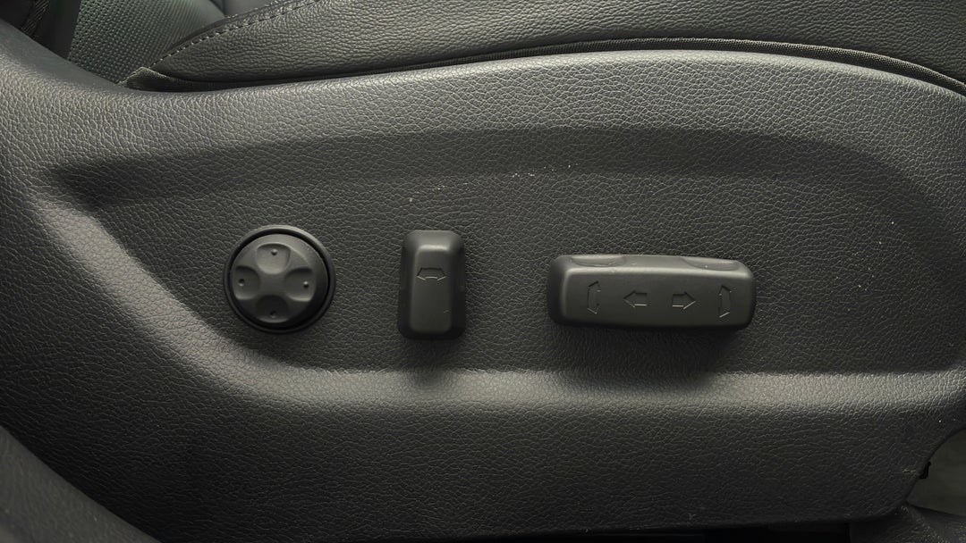 2015 Hyundai Santa Fe Highlander Crdi (4x4), Automatic, 77907 km, Drivers Side Adjustment Panel