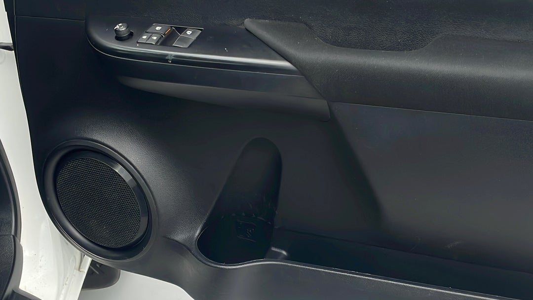 2019 Toyota Hilux Workmate, Automatic, 61438 km, Doors Front RHS Scuff