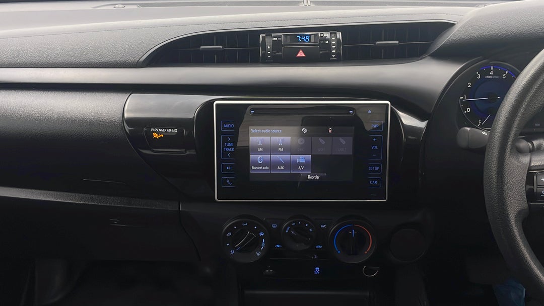 2019 Toyota Hilux Workmate, Automatic, 61438 km, Center Console