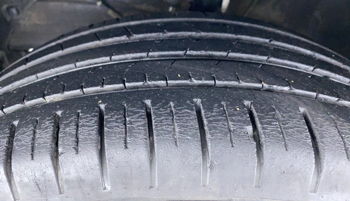 2016 Maruti Baleno ZETA 1.2 K12, Petrol, Manual, 52,927 km, Left Front Tyre Tread
