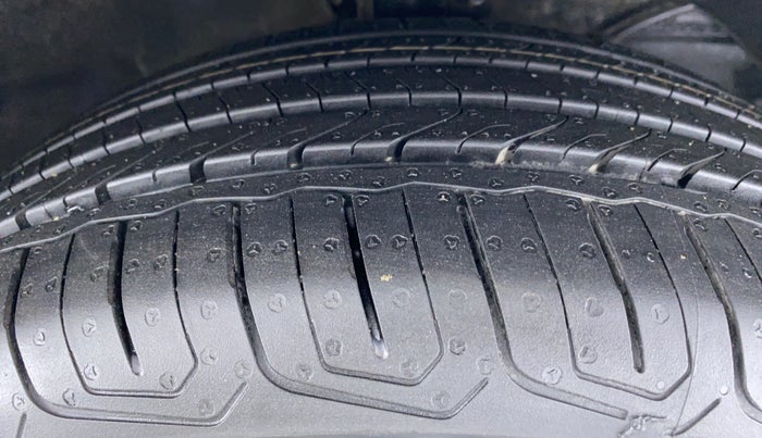 2016 Maruti Baleno ZETA 1.2 K12, Petrol, Manual, 52,927 km, Right Front Tyre Tread