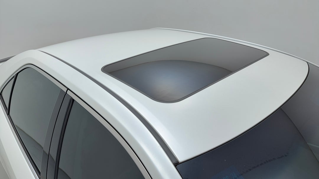 Roof/Sunroof View