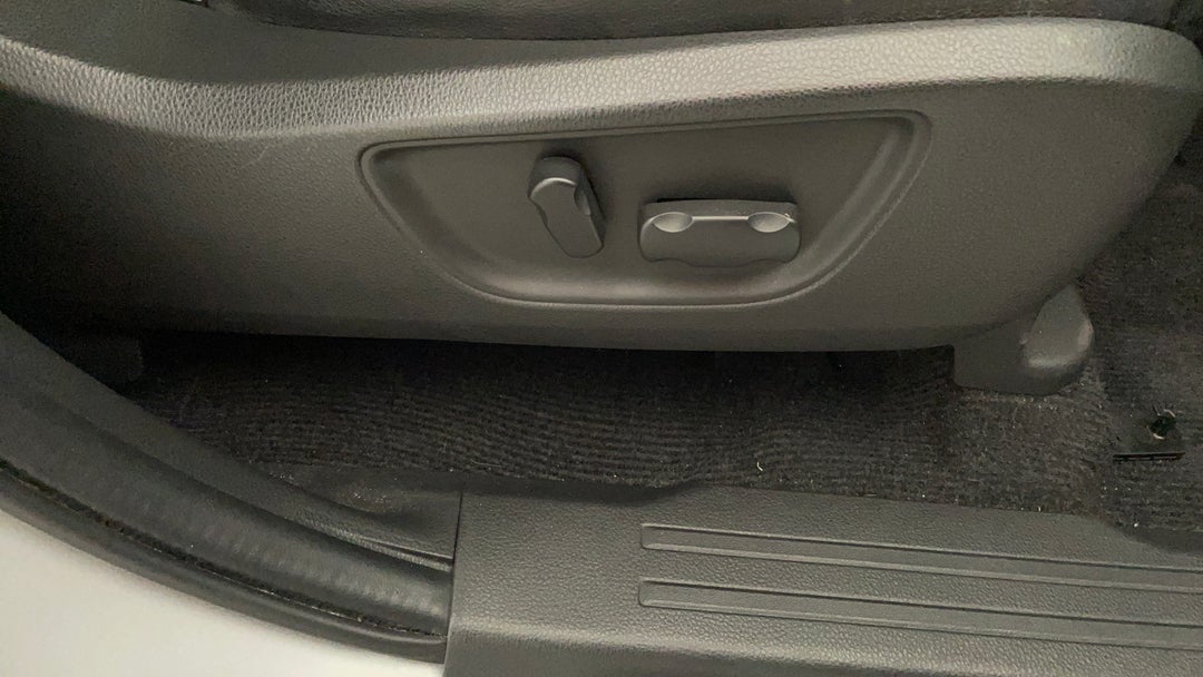 2019 Mitsubishi Pajero Sport Gls (4x4) 5 Seat, Automatic, 64448 km, Drivers Side Adjustment Panel