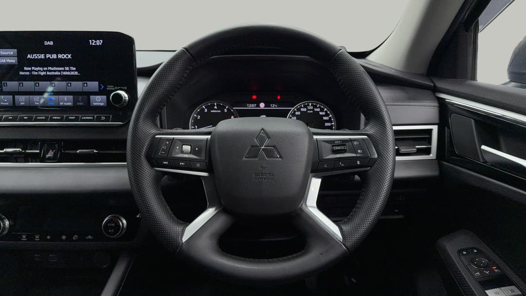 2022 Mitsubishi Outlander Ls 7 Seat (2WD), Automatic, 91764 km, Steering Wheel Close-up