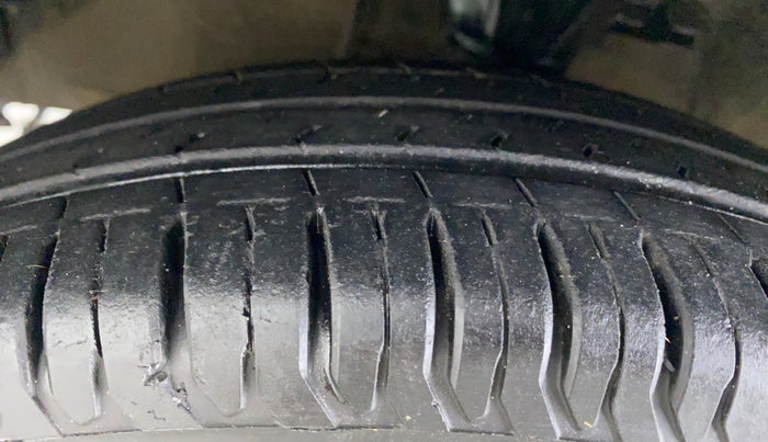 2010 Hyundai i10 MAGNA 1.2, Petrol, Manual, 49,975 km, Left Front Tyre Tread