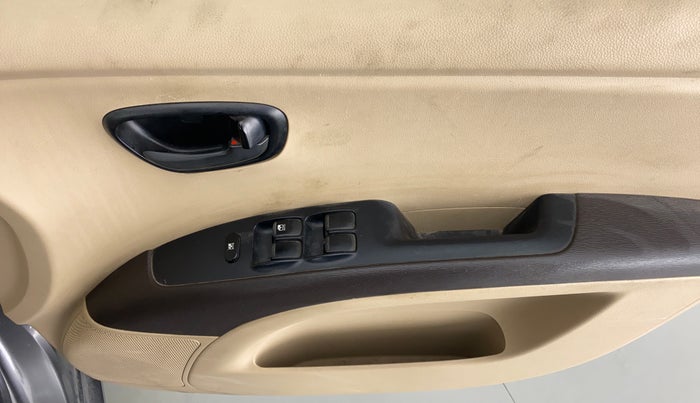2010 Hyundai i10 MAGNA 1.2, Petrol, Manual, 49,975 km, Driver Side Door Panels Control