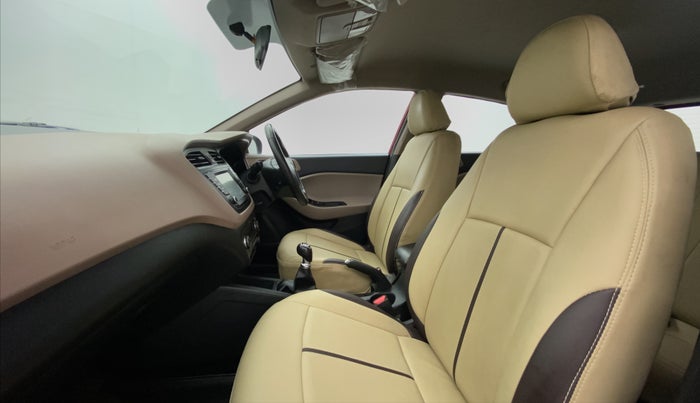 2017 Hyundai Elite i20 ASTA 1.2 (O), Petrol, Manual, 26,729 km, Right Side Front Door Cabin View